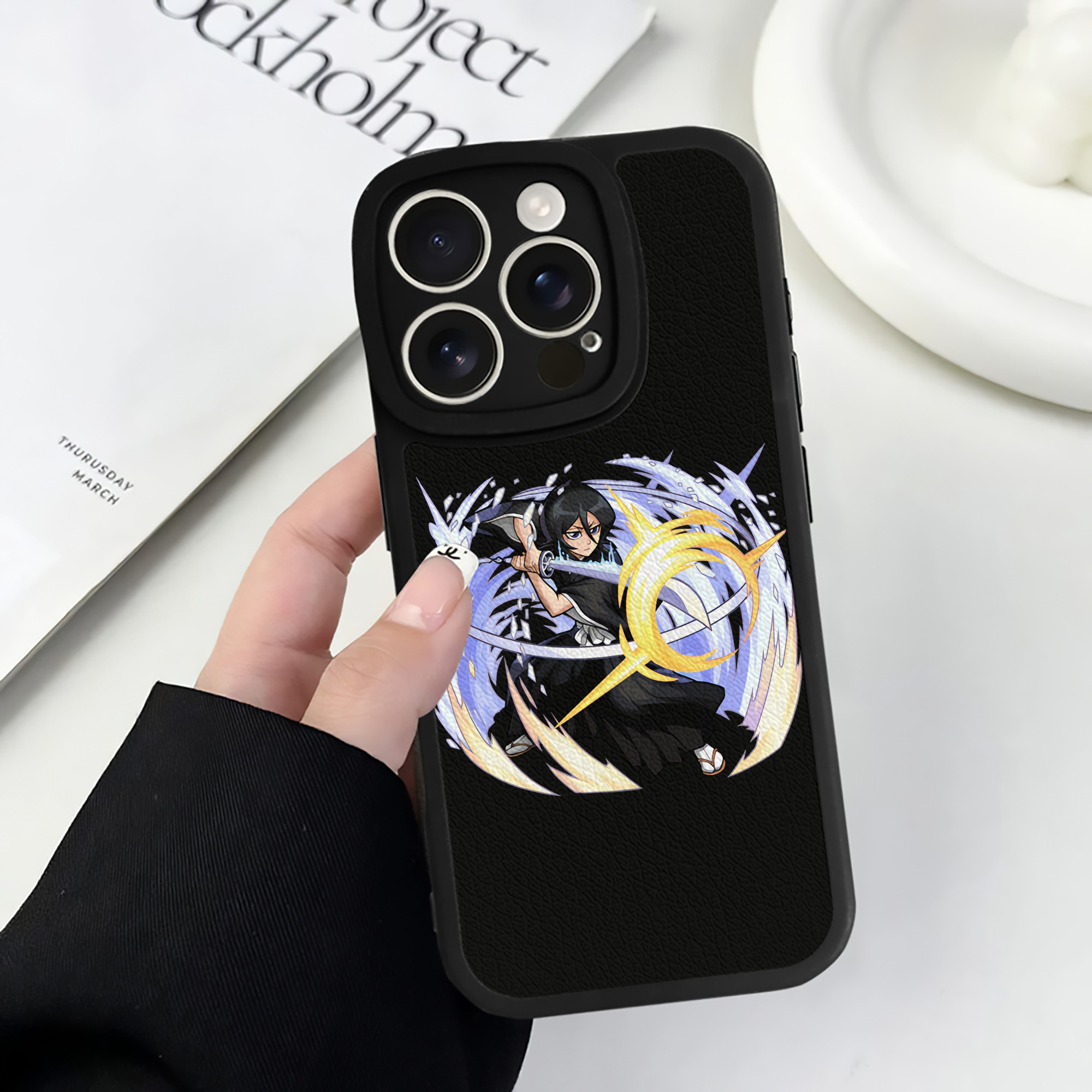 （画像用） ブリーチ 朽木ルキア BLEACH Kuchiki Rukia 【iPhone 16シリーズ対応】シリコンスマホケース（レザー調） 材質：シリコン
